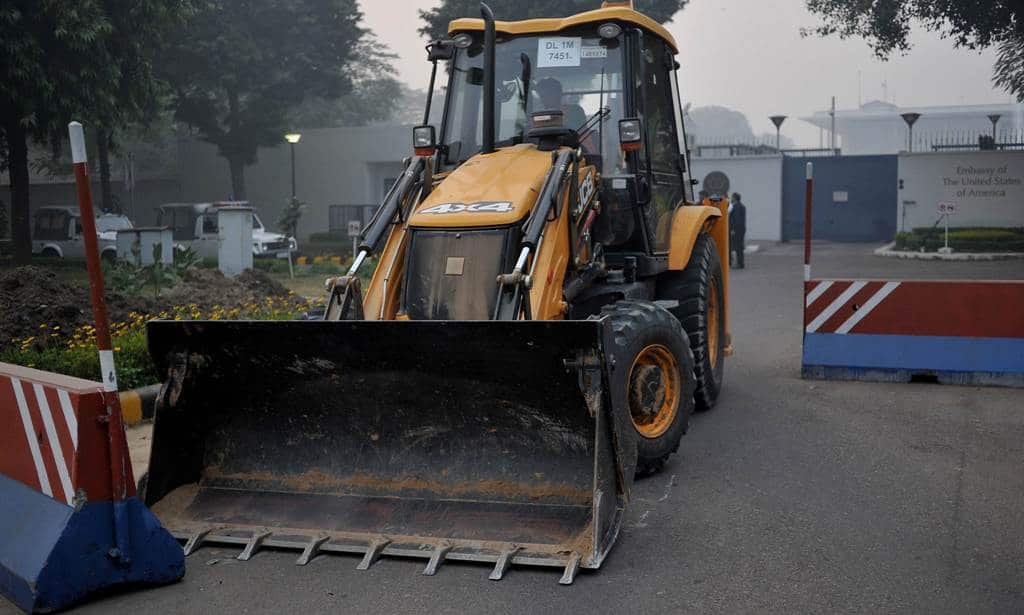 US Embassy in IndiaAn Indian bulldozer operator removes a barricade in front of the US Embassy in New Delhi on December 17, 2013. (AAP)