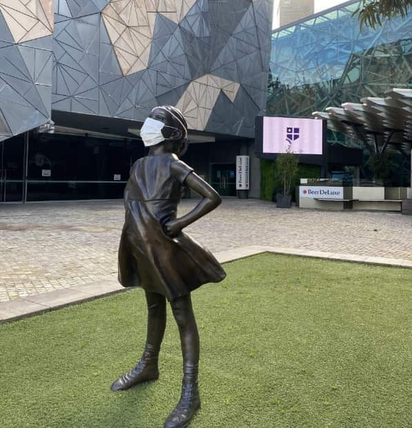 Fearless girl federation square