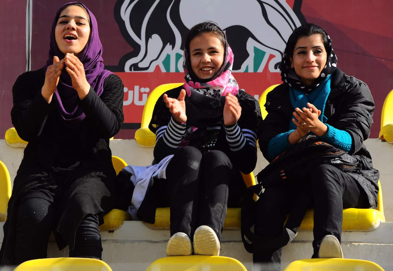 afghan fans_140608_AFP.jpg