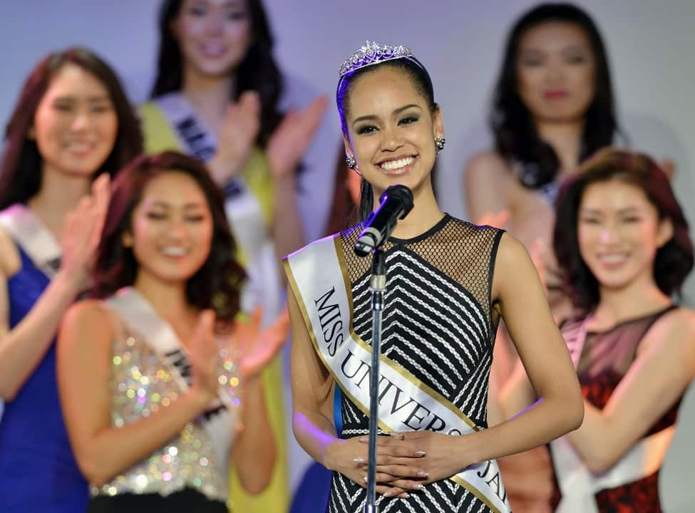 2015: Ariana Miyamoto's father is American and mother is Japanese.