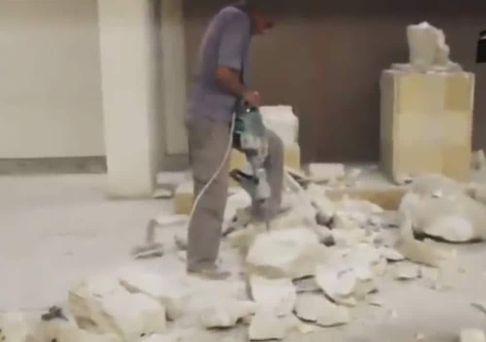 IS destroys ancient artefacts in Iraq