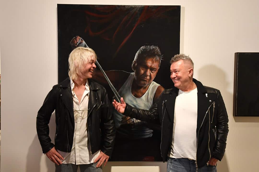 Artist Jamie Preisz and entertainer Jimmy Barnes pose for the Packing Room Prize winning portrait at the Art Gallery of New South Wales in Sydney, Thursday, May 3, 2018. (AAP Image/Mick Tsikas) NO ARCHIVING