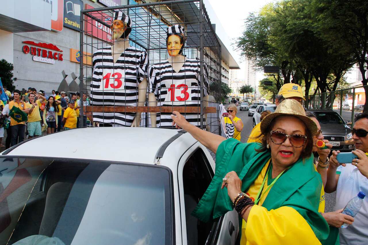 Brazil protesters keep pressure on President Rousseff