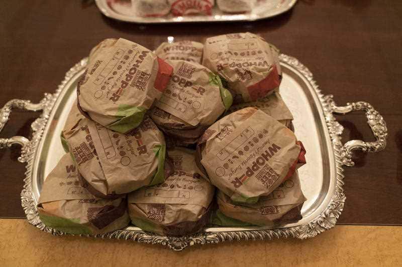 Yum Yum! A serve of burgers in the White House.