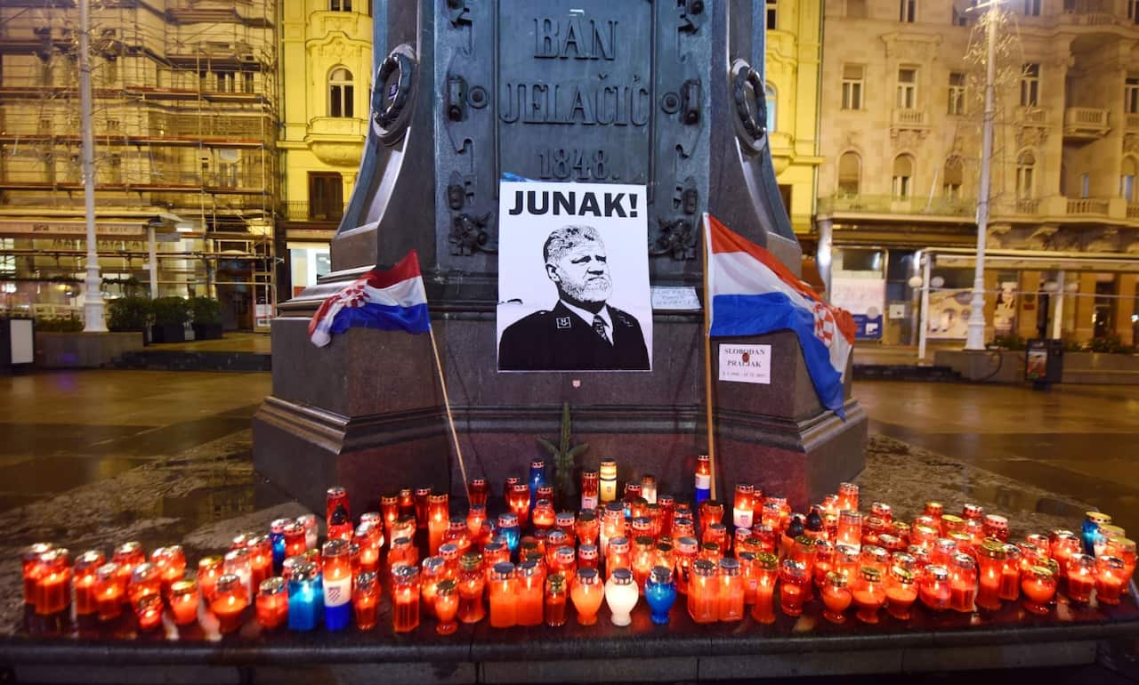 Lit candles and flags are placed in tribute to General Slobodan Praljak in Zagreb on November 30, 2017 (Getty)