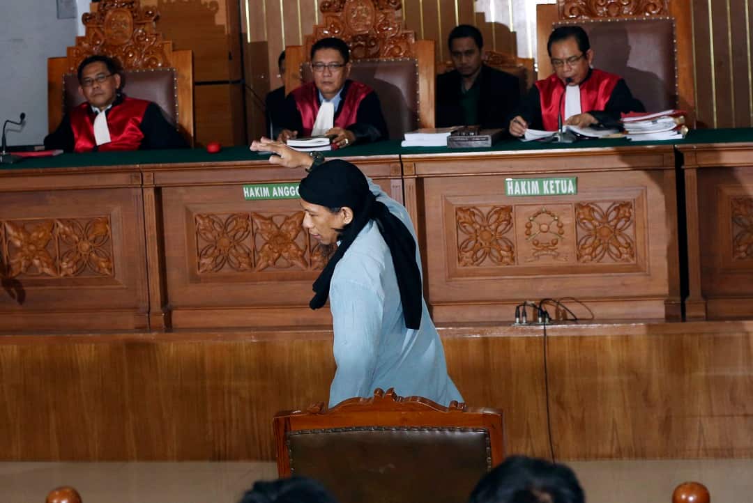 Radical Islamic cleric Aman Abdurrahman reacts after he's handed the death sentence.
