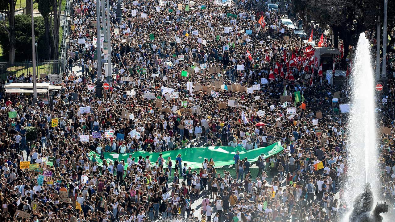 School students and activists take part in the Global Strike for Climate rally in Rome, Italy on 27 September 2019. 