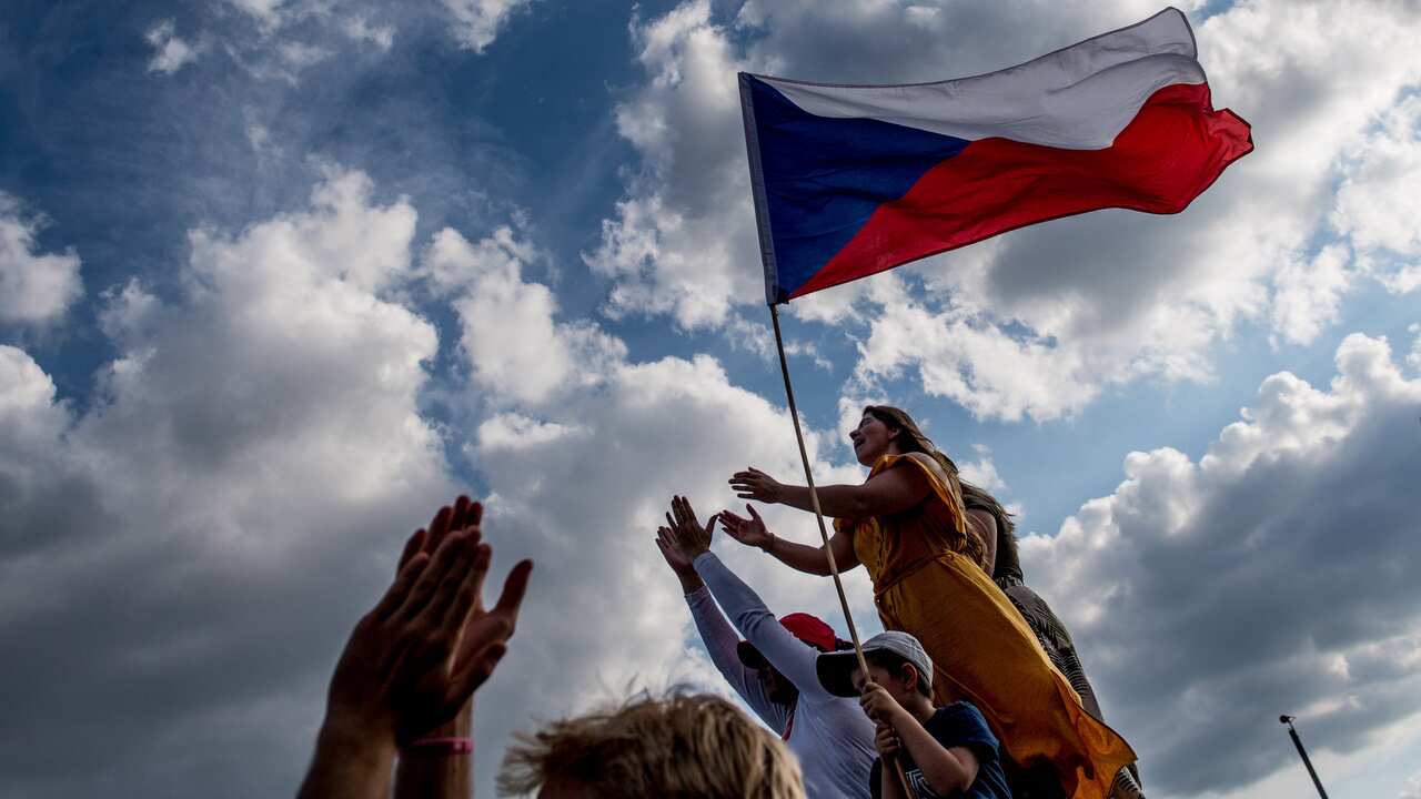 According to reports, hundreds of thousands people attended the protest.