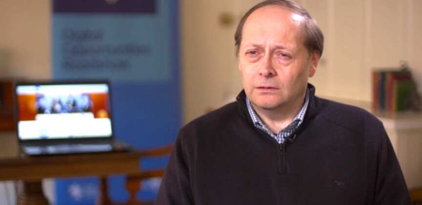 Daniele Lima runs free digital workshops.