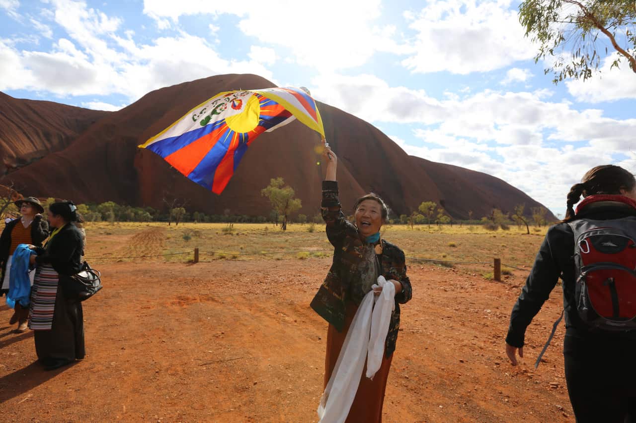 The Dalai Lama at Uluru ((SBS)