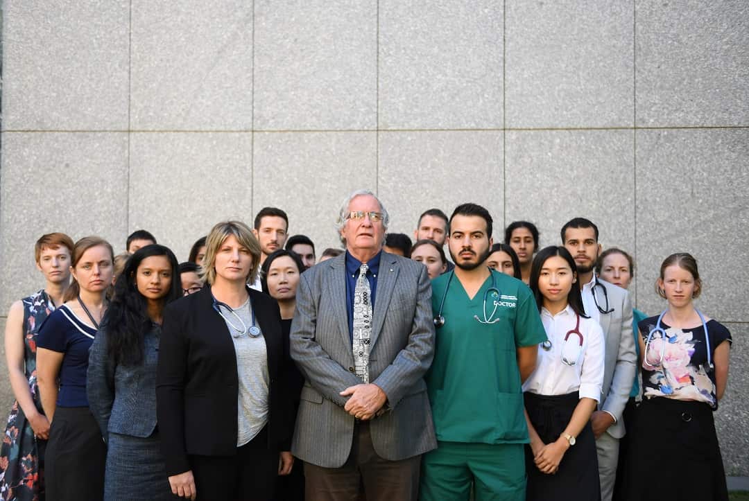 Doctors visited Parliament House to urge politicians to back a bill to make it easier for critically ill asylum seekers to be transferred to Australia. 