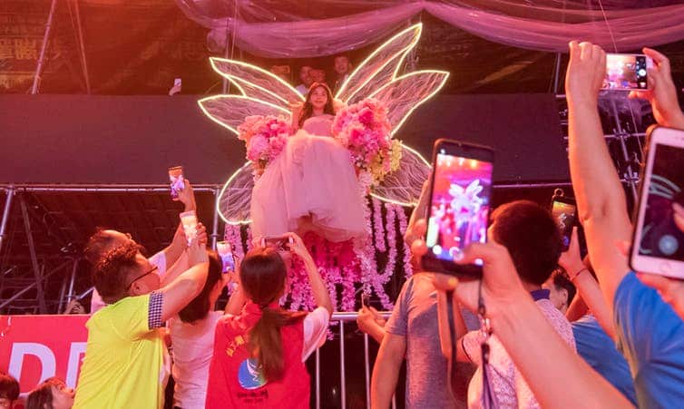 Model and actress Lin Chi-ling as the Weaver Lady at a 2019 Qixi Festival gala broadcast on national TV.