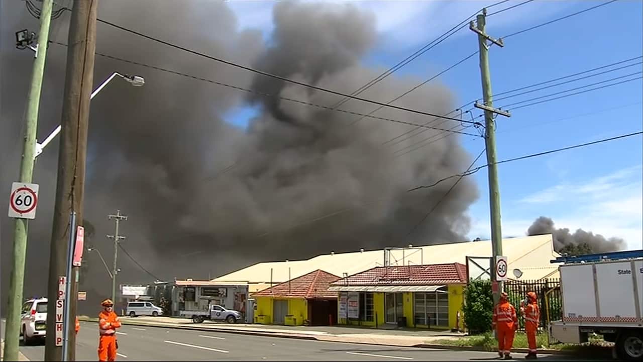 Sydney factory inferno destroys buildings | SBS News