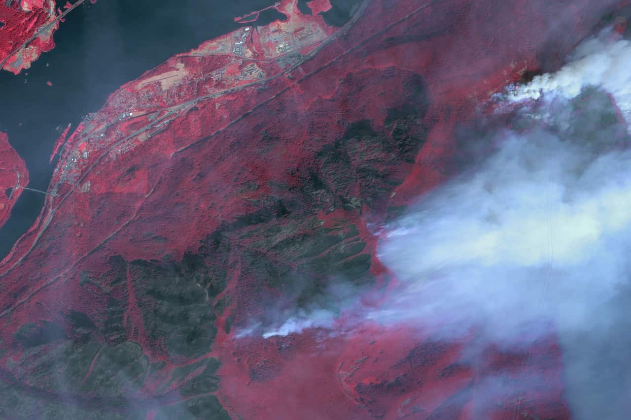 This is a DigitalGlobe overview infra-red satellite imagery of the wildfire in and around Eagle Creek, Oregon. The red indicates unburnt vegitation.