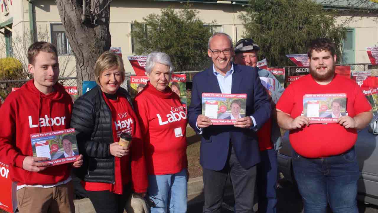Labor's Luke Foley campaigning in Wagga.