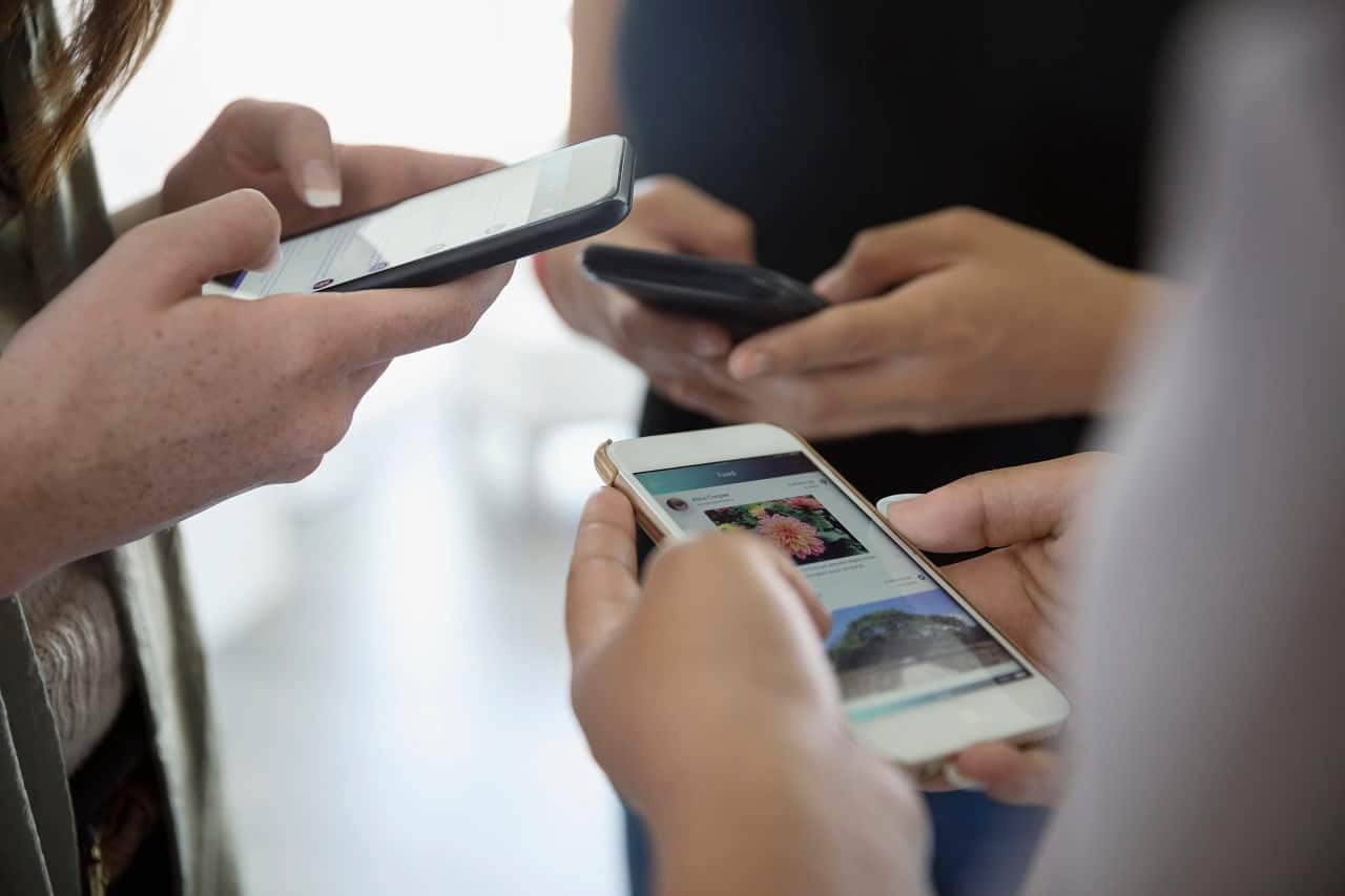 Mobile phones will be banned from NSW public primary schools.