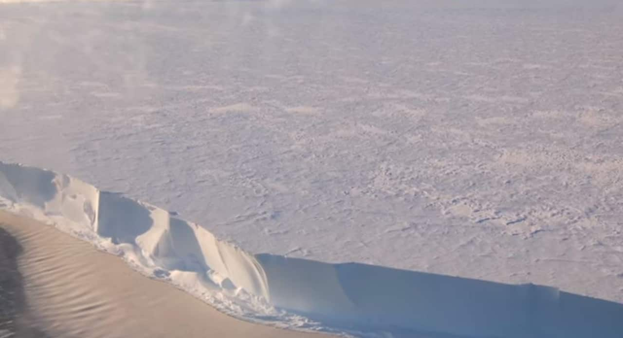 Winds blowing across snow dunes on Antarctica's Ross Ice Shelf cause the massive slab of ice to 'sing'.