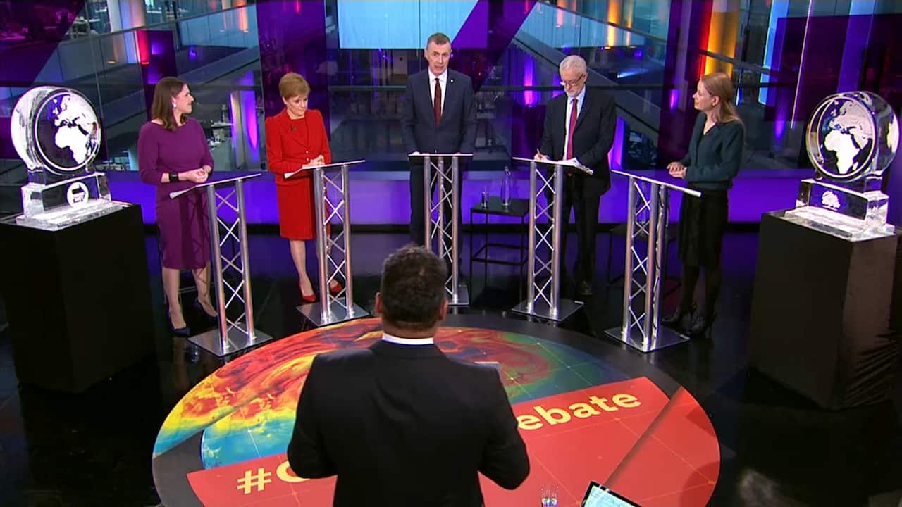 Two ice sculptures appeared at the podium instead of Boris Johnson and Nigel Farage. 