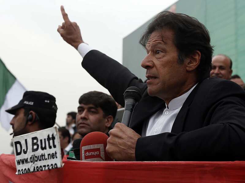 Imran Khan (C), head of opposition party Pakistan Tehrik-e-Insaf