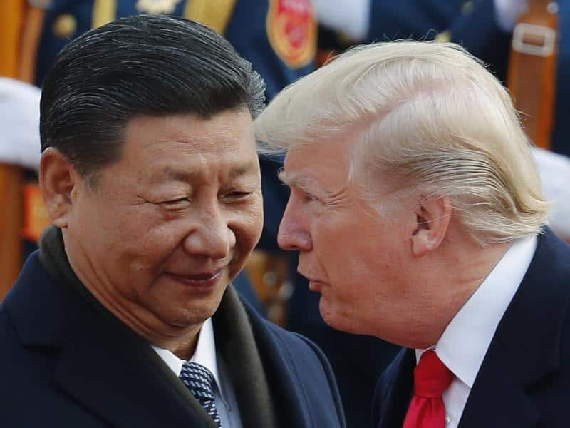 US President Donald Trump talks to Chinese President Xi Jinping
