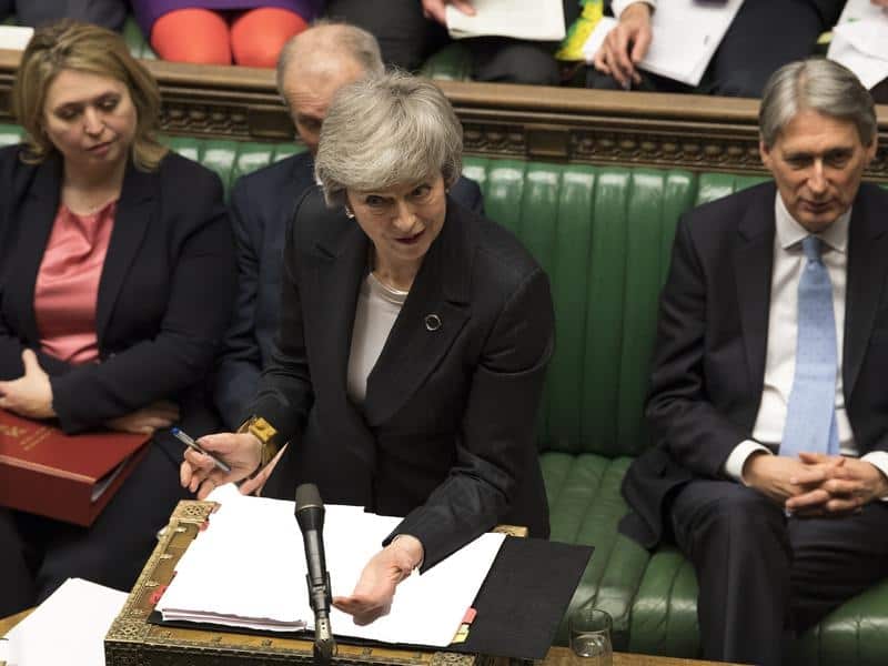 UK PM Theresa May (C) is putting the onus for changes in the Brexit deal on the EU.