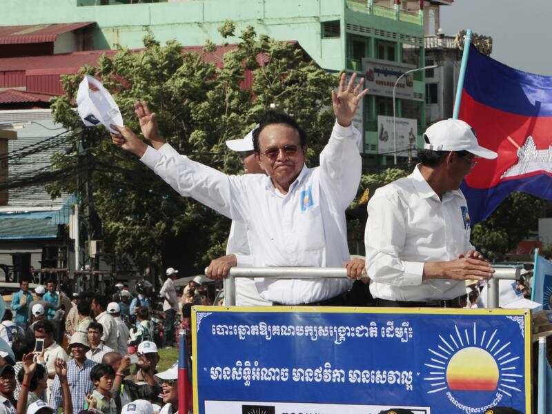 Prior to his arrest, Kem Sokha greets supporters.