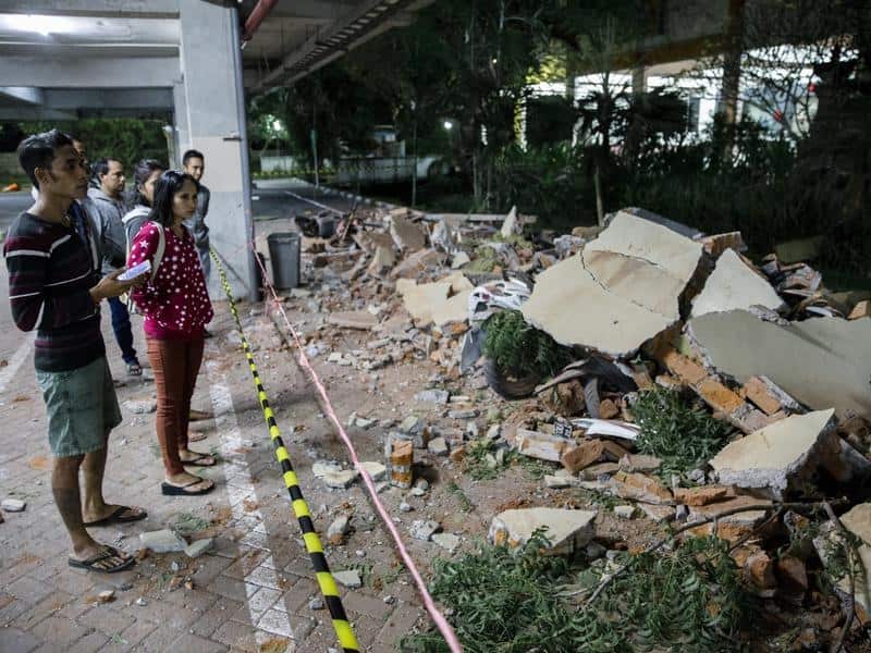 Parts of a mall building collapsed after an earthquake in Lombok.