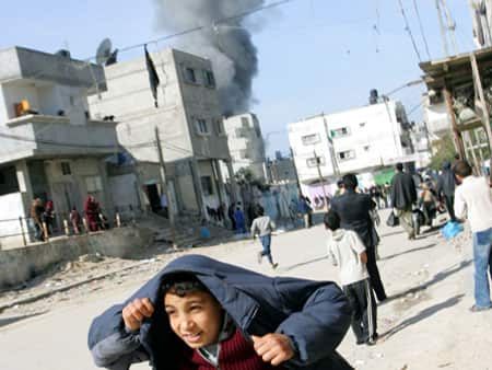 gaza_boy_running_B_0601_getty_1897759397