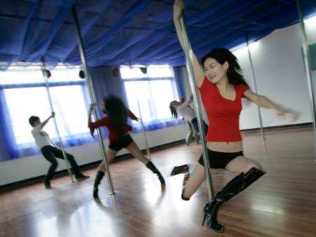 pole_dancing_100414_L_aap_1988395685