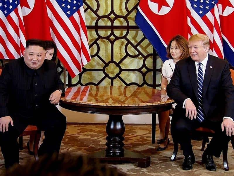 US President Donald Trump (R) and North Korea's Kim Jong-un (L)