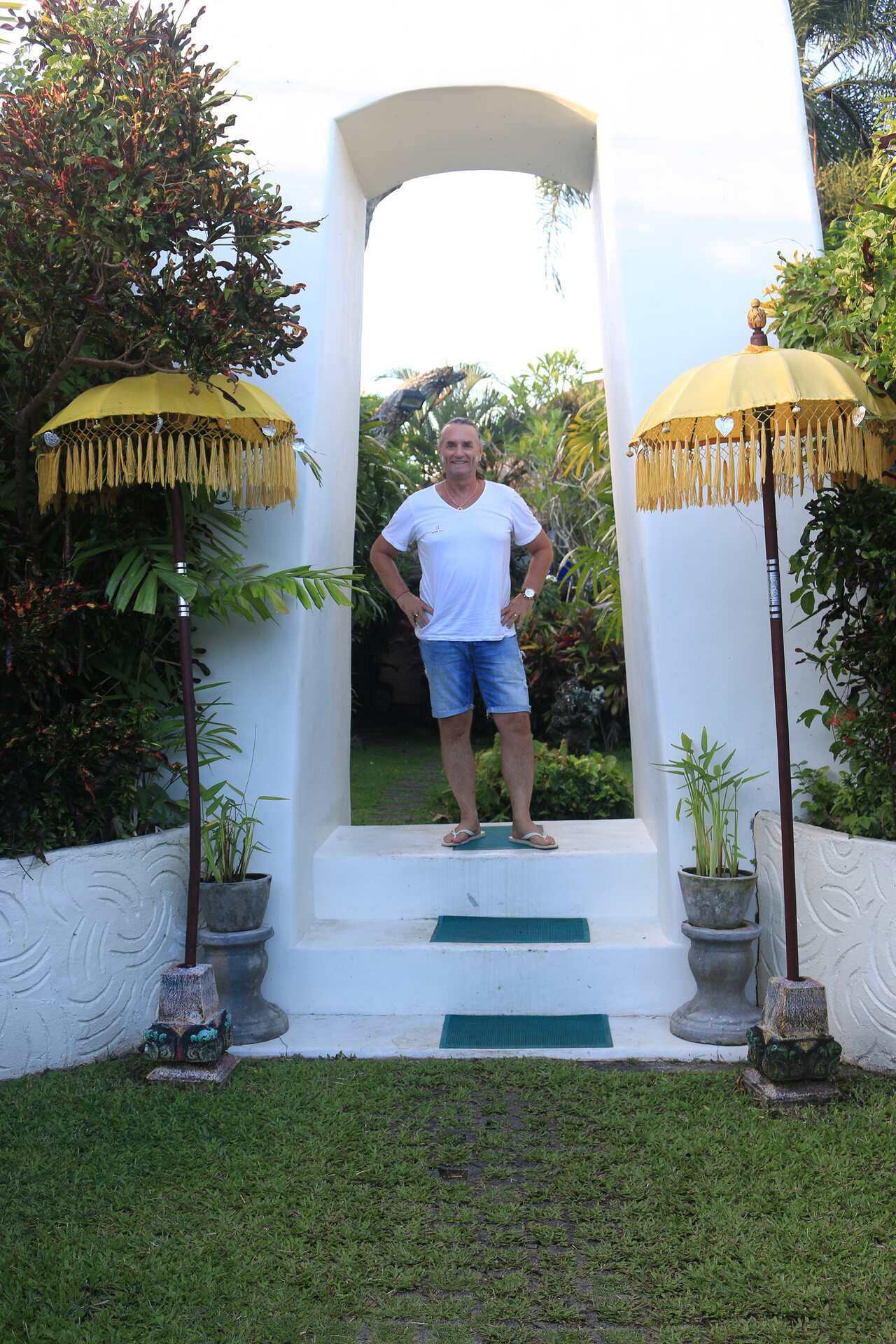 Richard Smith at his rehabilitation facility "Seasons" in Seminyak, Bali. (Luke Waters/SBS)