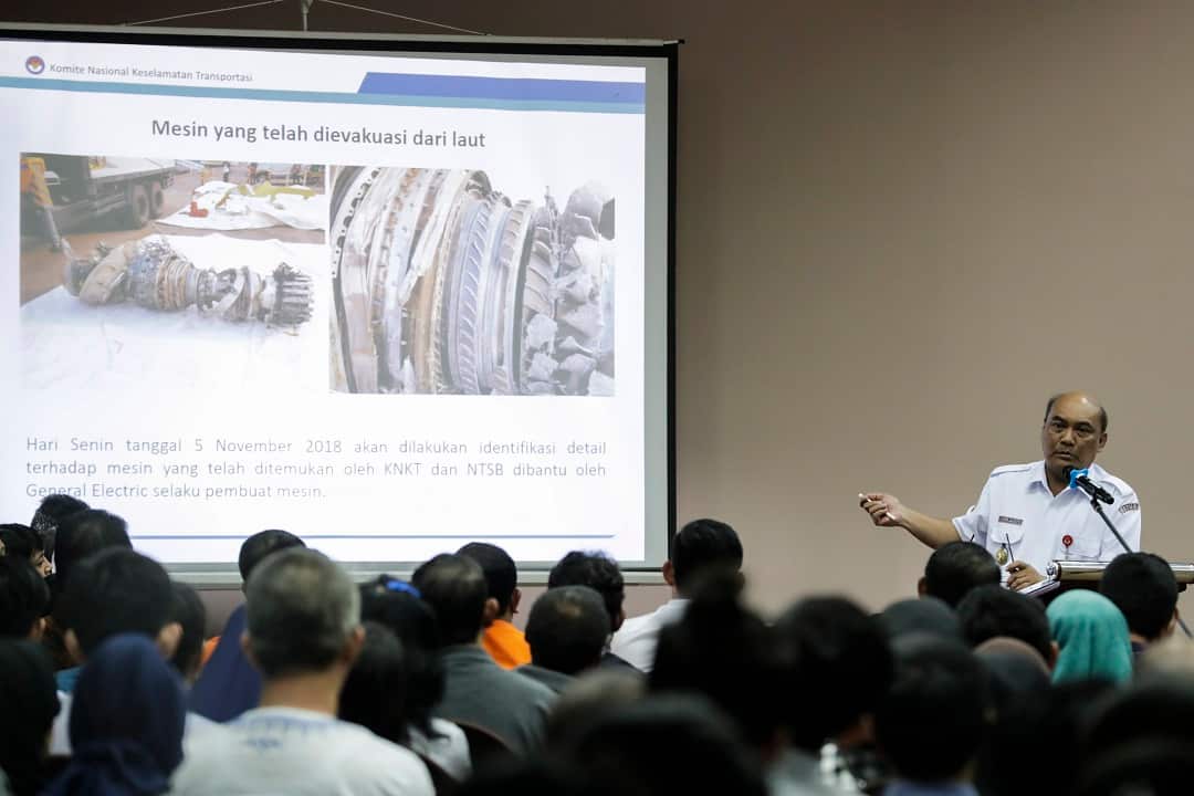 Soerjanto Tjahjono, Chief of the National Transportation Safety Committee, at a meeting with relatives of the Lion Air crash victims.