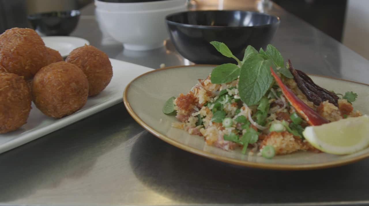 Nam Khao dish 