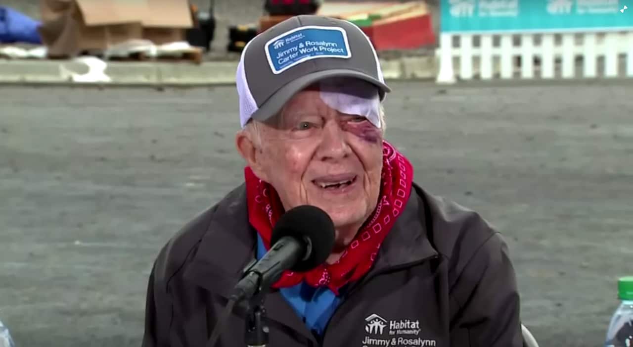 Former US President Jimmy Carter is continuing his Habitat for Humanity work by building new porches for more than 20 homes in Nashville.