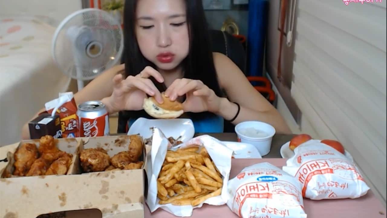 She says she once three large pizzas and three fried chickens in one day.
