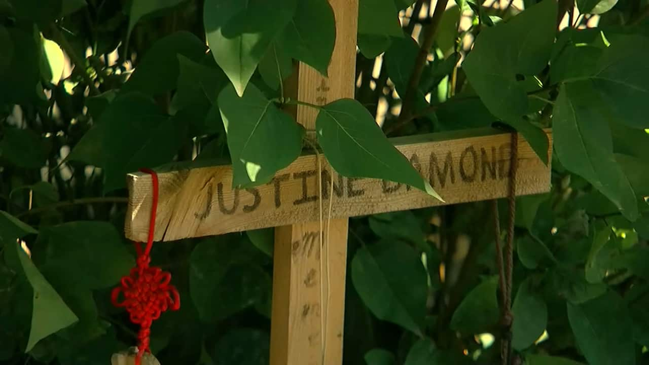 A memorial can still be seen in the Minneapolis suburb where Justine Damond died.