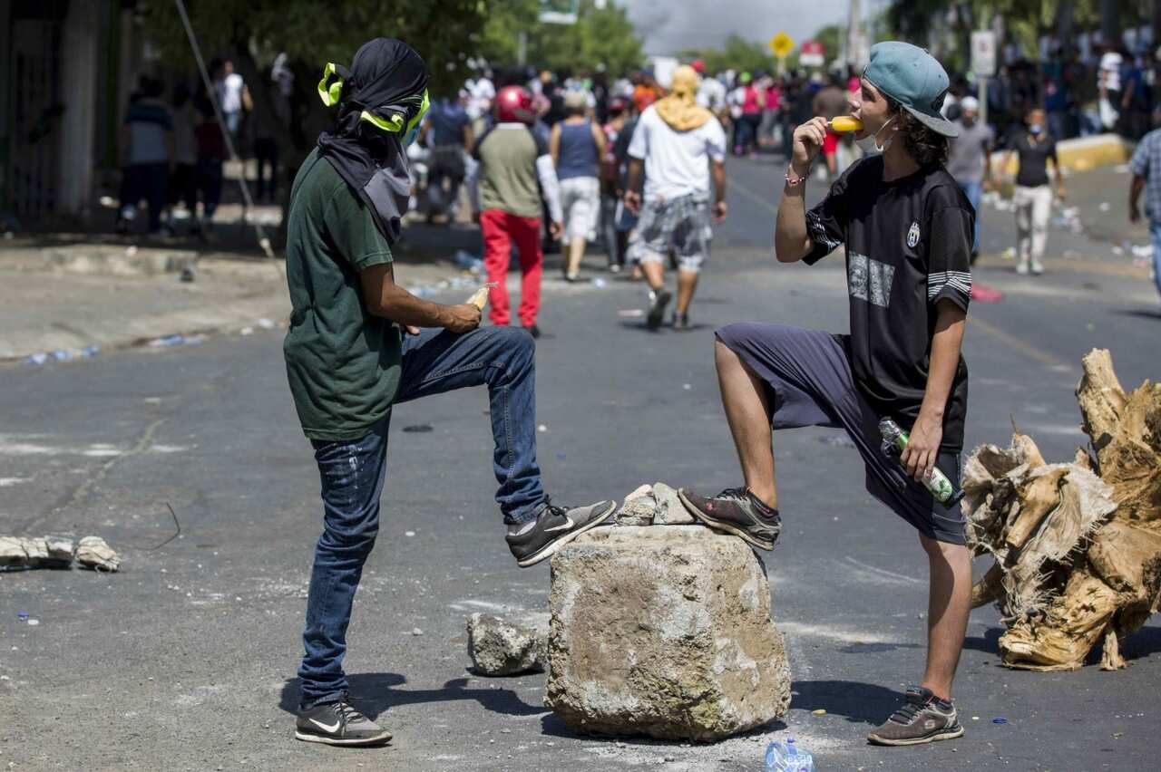 Two young people cool off with an ice cream during the fourth day of demonstrations in Managua, Nicaragua, 21 April 2018. 