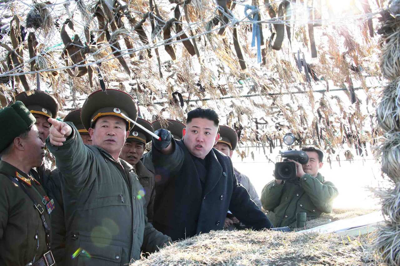 North Korean leader Kim Jong Un (right)