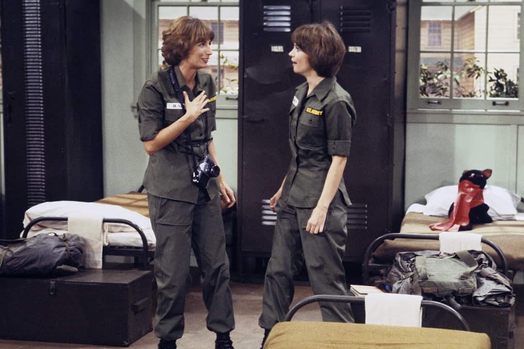 UNITED STATES - JULY 01: LAVERNE & SHIRLEY - "We're in the Army, Now 1" 11/15/79 Penny Marshall, Cindy Williams (Photo by ABC Photo Archives/ABC via Getty Images)