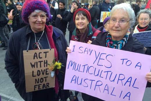 Counter anti-racism protests take place as nationalist group Reclaim Australia kicks off its rally in Sydney