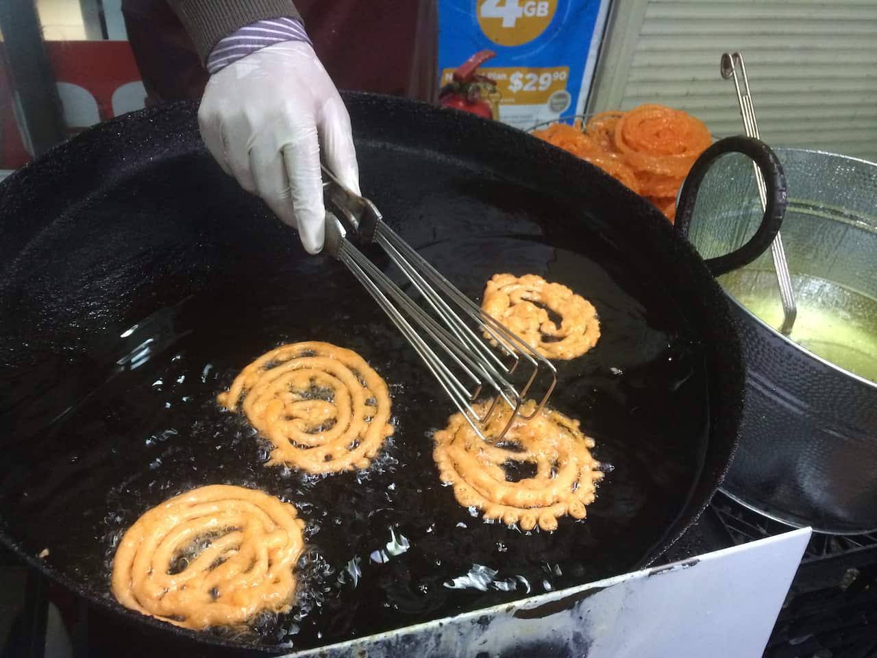 Cooking Jalebi at Lakemba's Haldon Street markets (SBS)