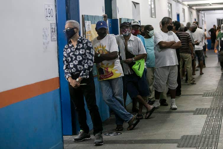 Rio de Janeiro residents line up to vote for city council and mayor, 2020.