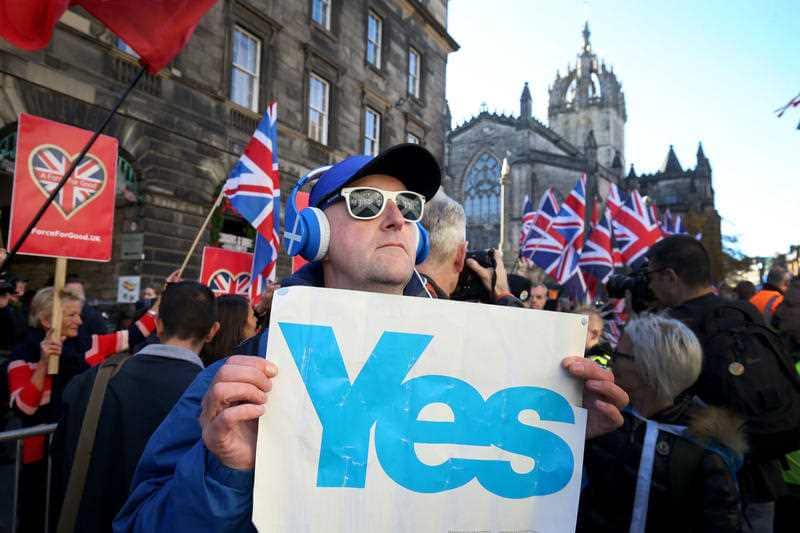 About 20,000 people marched through Edinburgh on Saturday calling for Scottish independence.