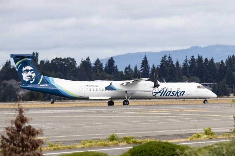 A Horizon Air Bombardier Q400 