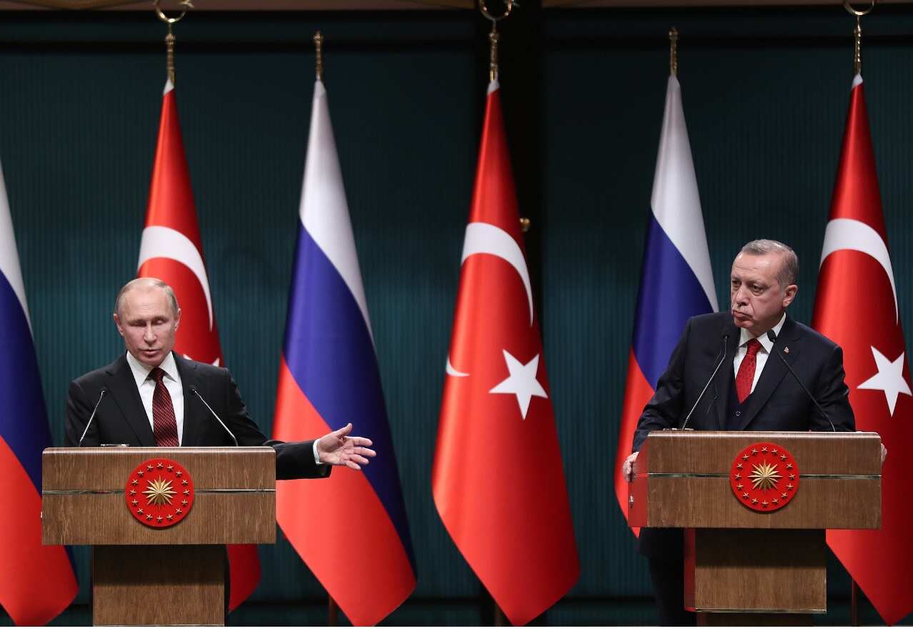 Turkish President Recep Tayyip Erdogan (R) and Russian President Vladimir Putin (L) 
