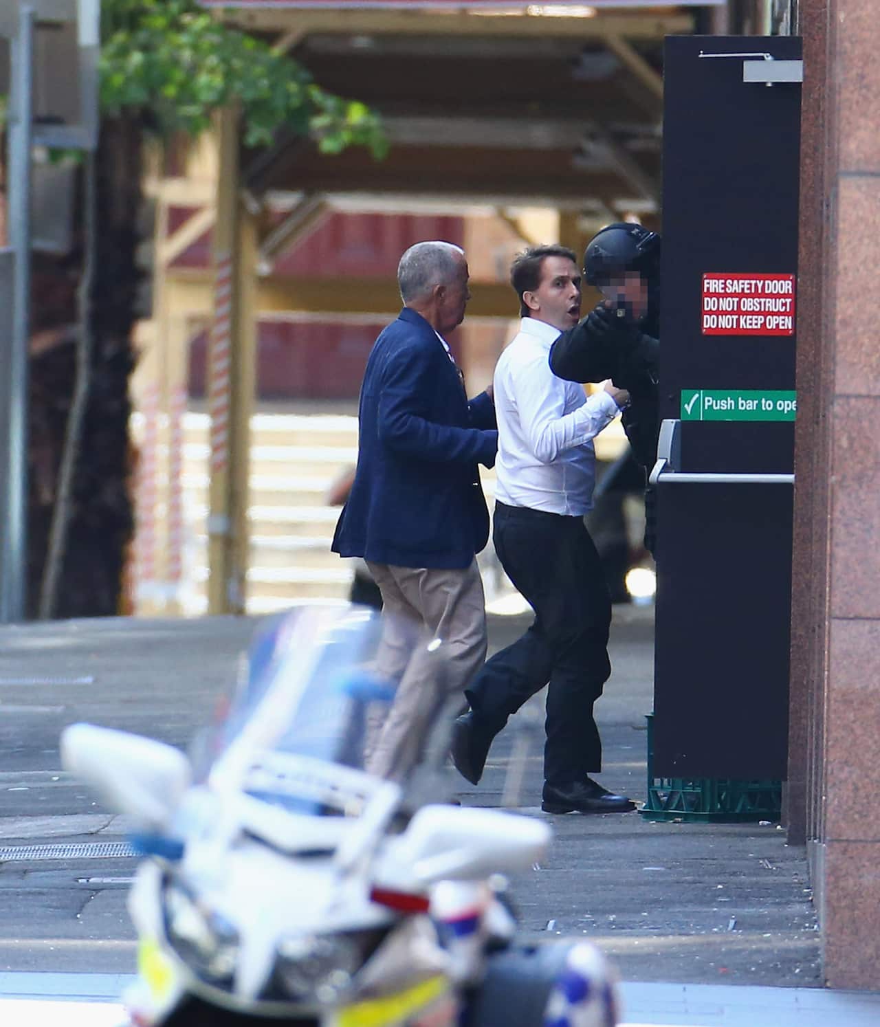 Sydney siege - Martin place - hostages escape