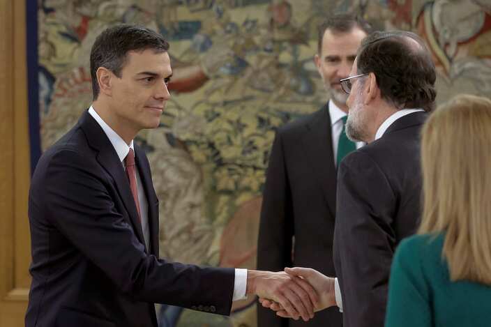 New Spanish Prime Minister, Pedro Sanchez (L), in presence of Spain's King Felipe VI.New Spanish Prime Minister, Pedro Sanchez (L), in presence of Spain's King Felipe VI.