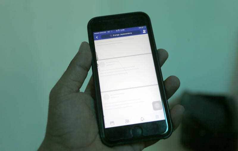 Sri Lanka's government has temporarily blocked social media and messaging apps following a flare-up of violence, the third time it has taken such a step.