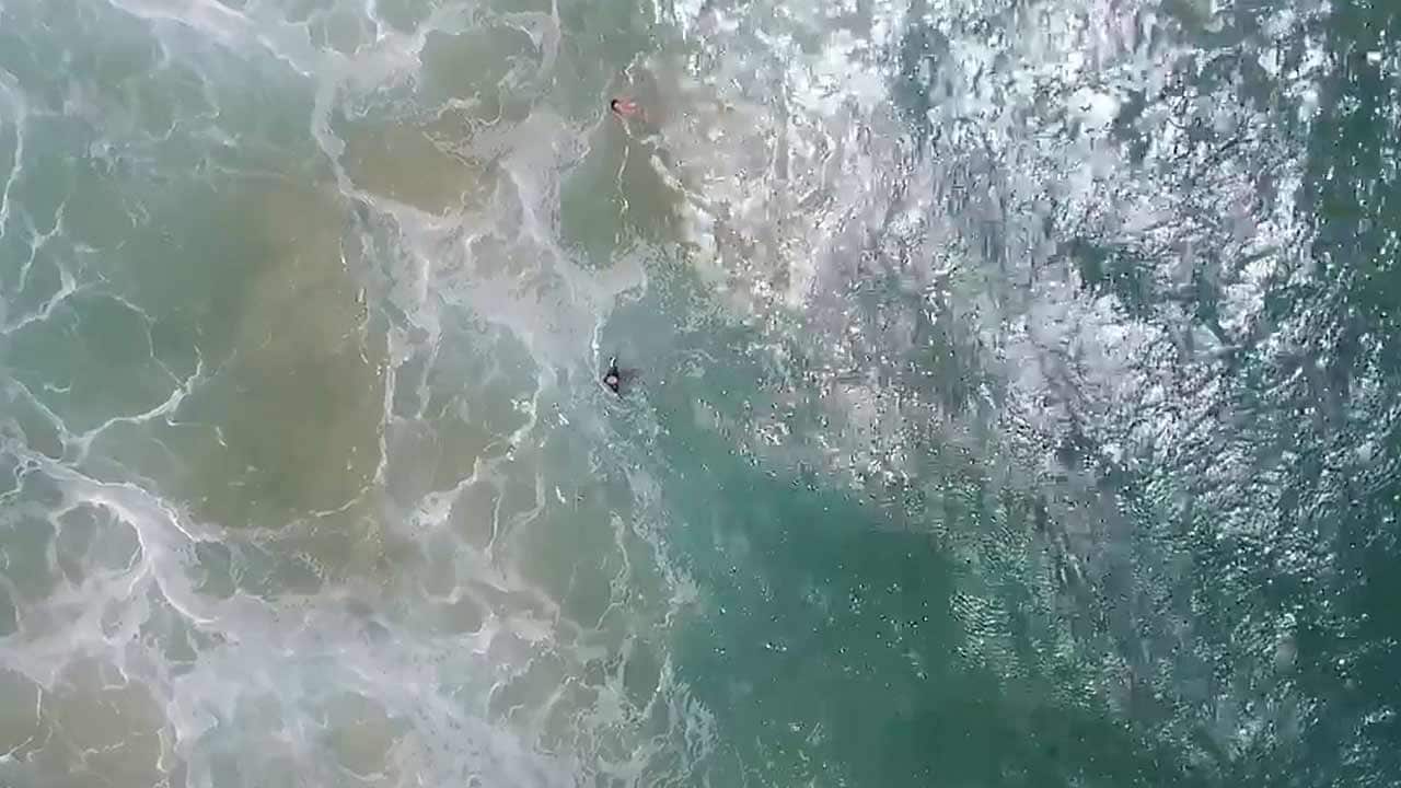 The two simmers were caught in powerful surf conditions.