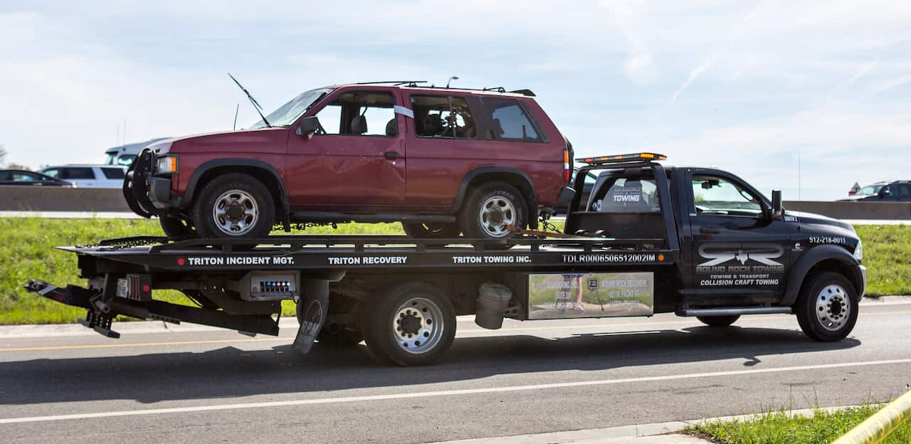The suspect's vehicle is driven away on a flatbed trailer. (AAP)